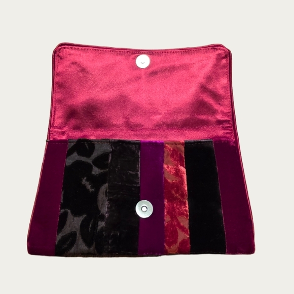 Cupcake Gift Traders Hyannispot Striped Velvet Burnout Clutch NWT 9"x5.5" x 1 - Picture 4 of 7